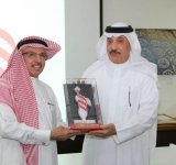 وزير العمل والتنمية الاجتماعية يرعى افتتاح معسكر "قادة الشباب"	 بتنظيم جمعية ذخر البحرين